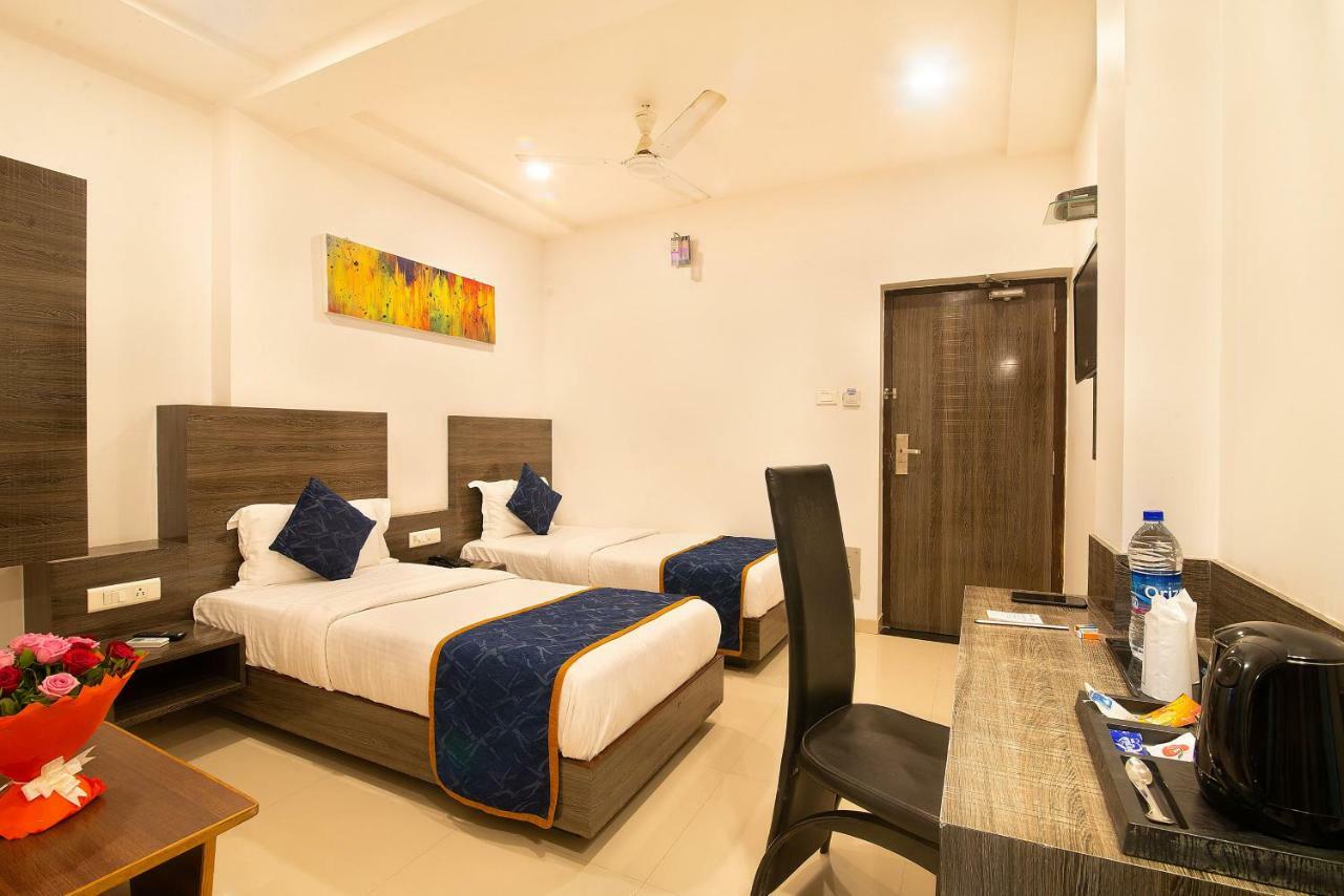 Hotel Sheetal Plaza Surat Exterior photo