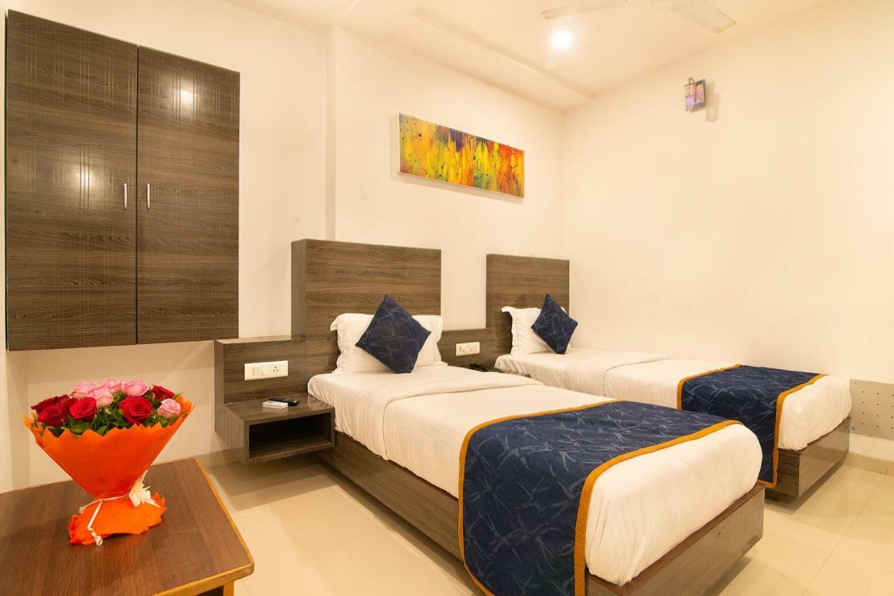 Hotel Sheetal Plaza Surat Exterior photo