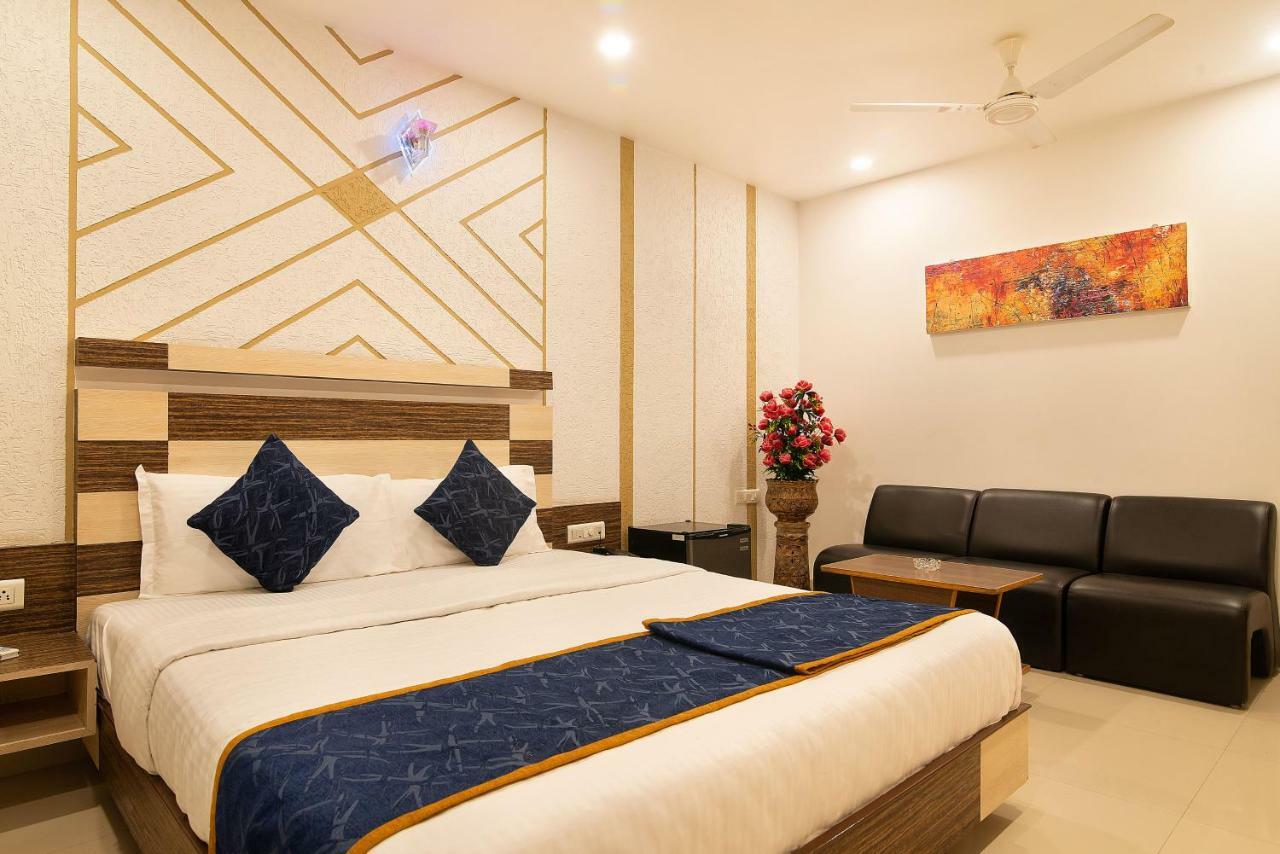 Hotel Sheetal Plaza Surat Exterior photo