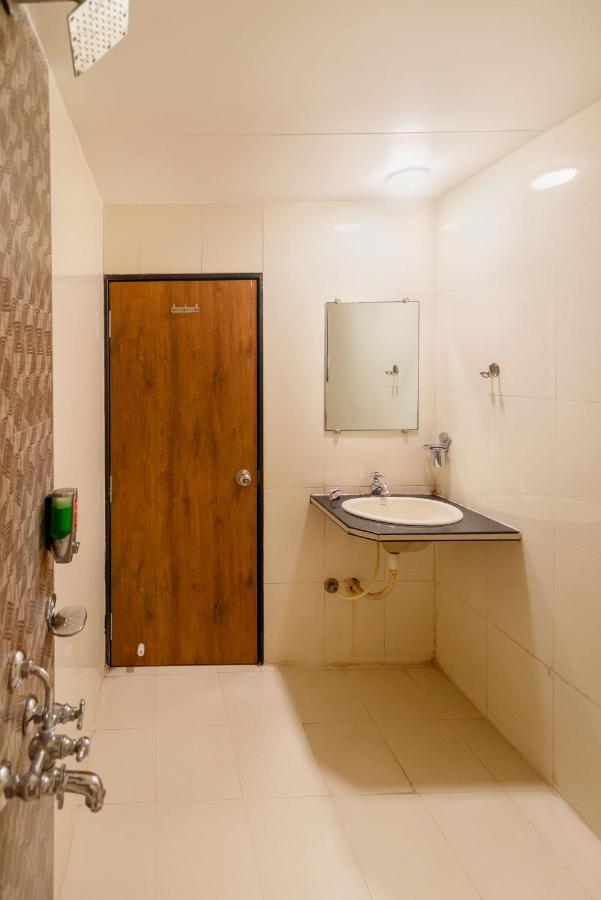 Hotel Sheetal Plaza Surat Exterior photo